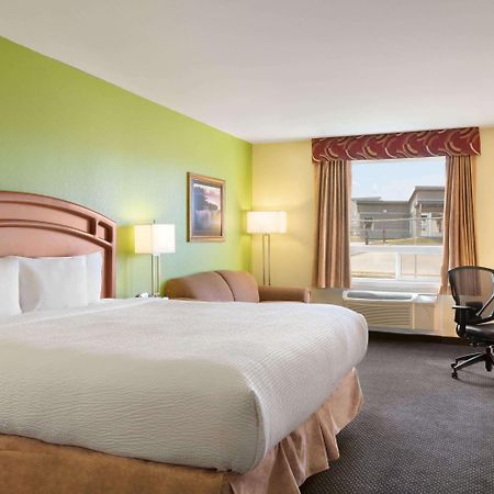 Days Inn & Suites By Wyndham Thompson Exterior foto